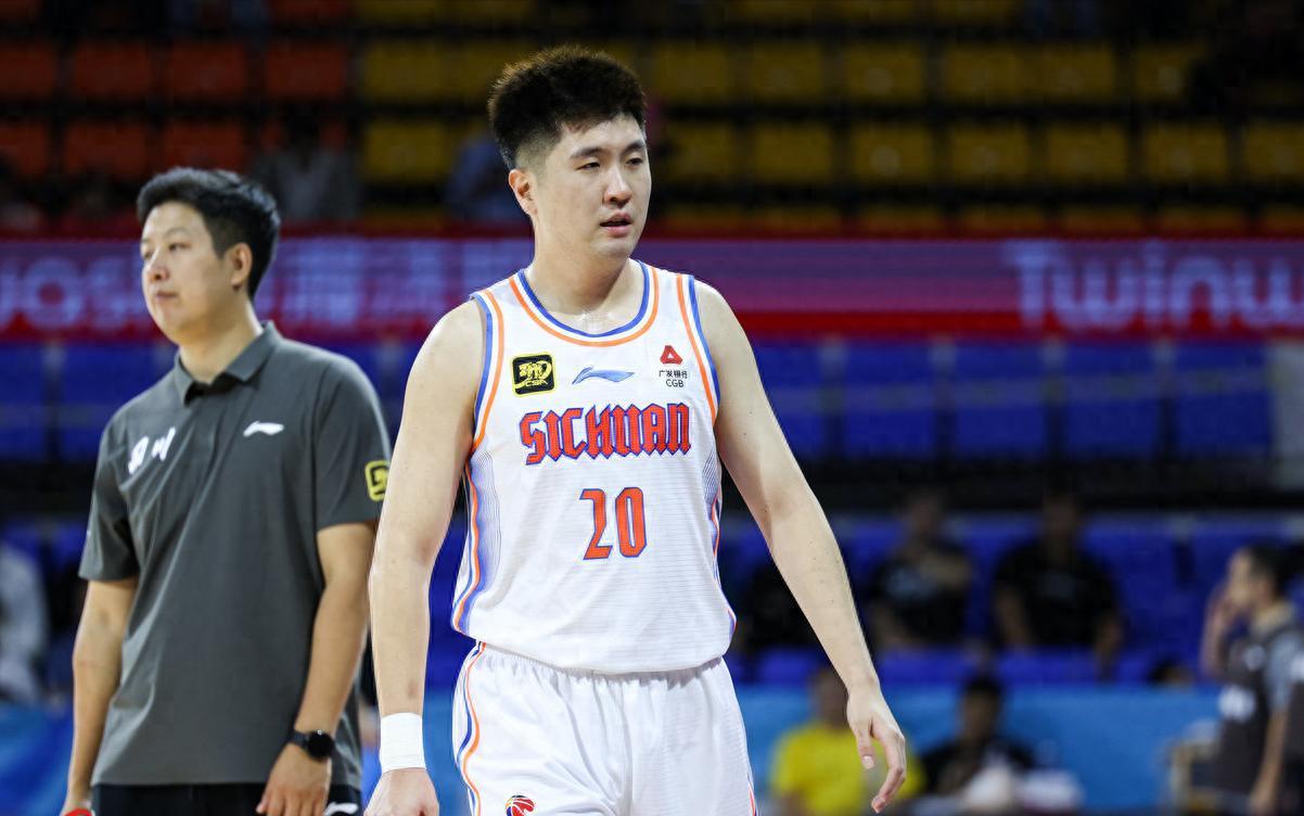 开云APP下载-杜锋爱徒加盟NBL，新疆后卫伤势接近郭艾伦，杨舒予成女篮队长
